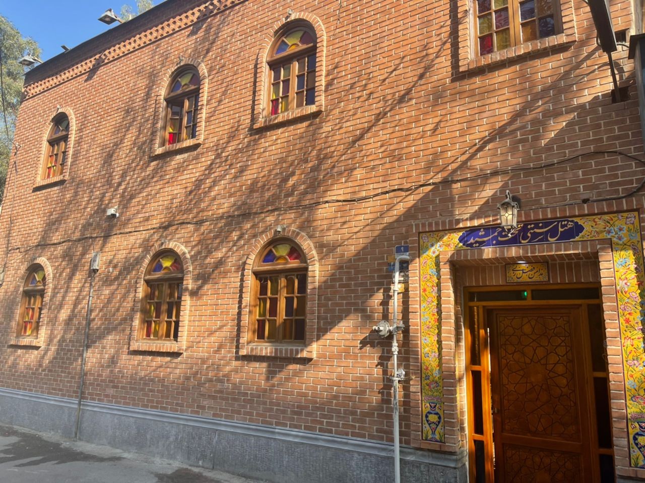 عکس هتل سنتی تخت جمشید