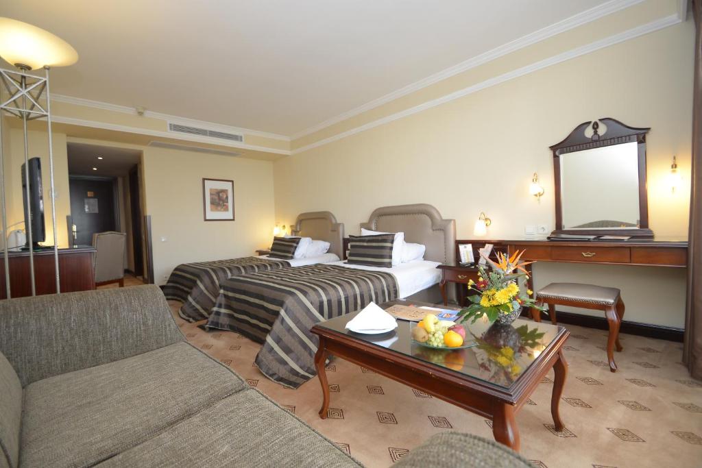 عکس هتل کاراجا (Karaca)