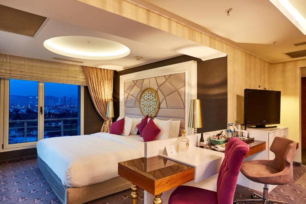 عکس هتل دابل تری بای هیلتون آلسانجاک (Doubletree by Hilton Alsancak)