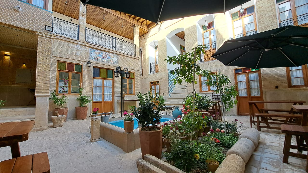 عکس هتل طاوسی