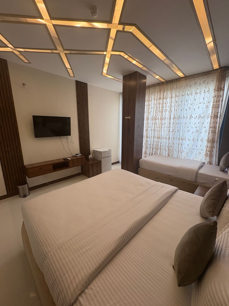 عکس هتل باغ چهار فصل