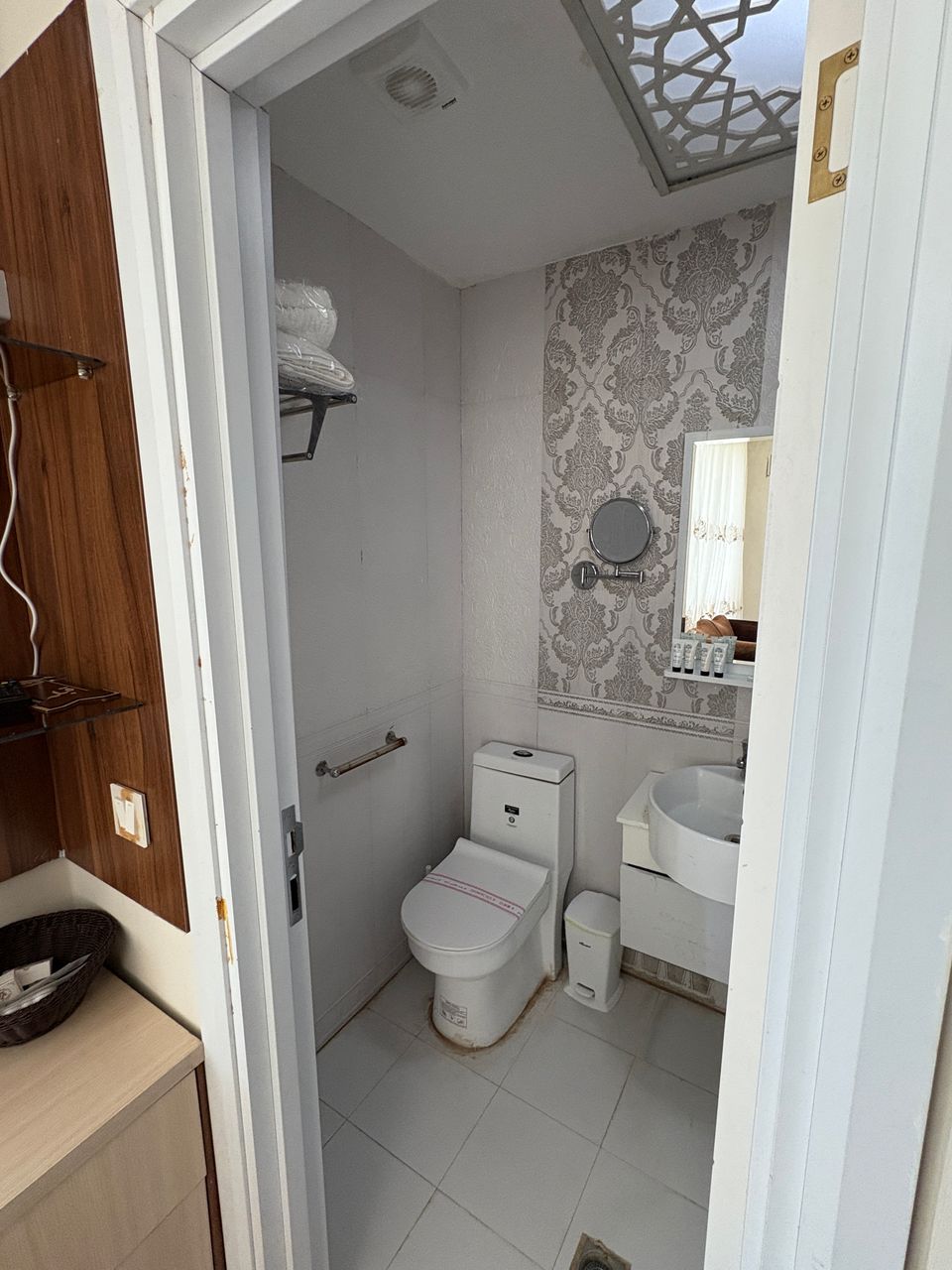 عکس هتل باغ چهار فصل