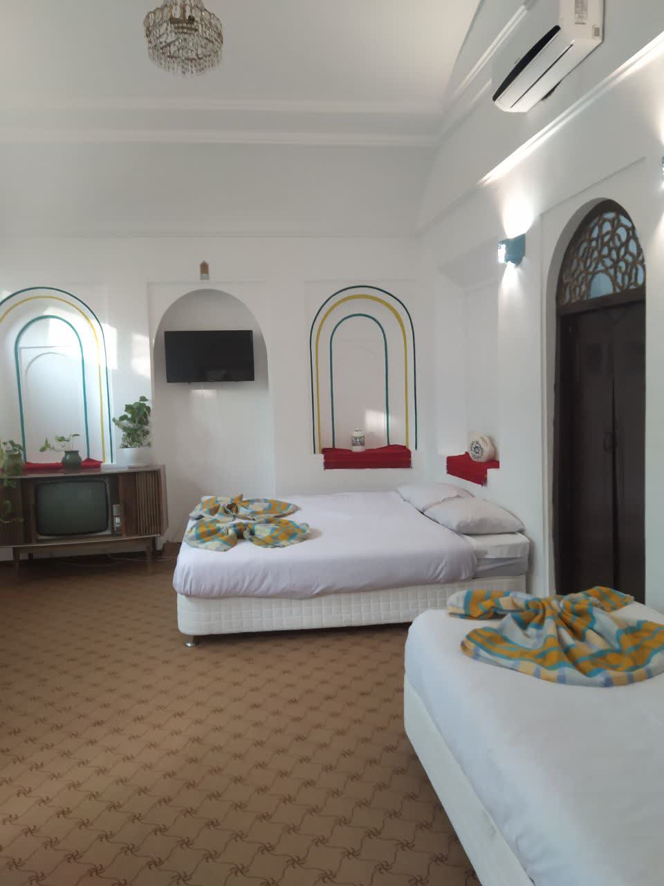 عکس هتل کهن پایاب