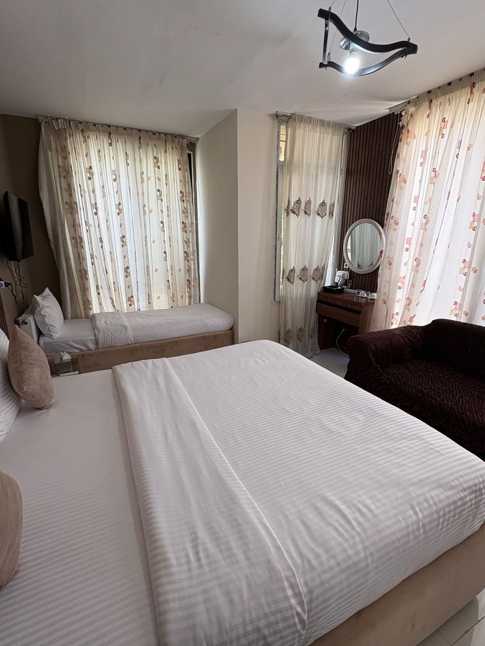 عکس هتل باغ چهار فصل