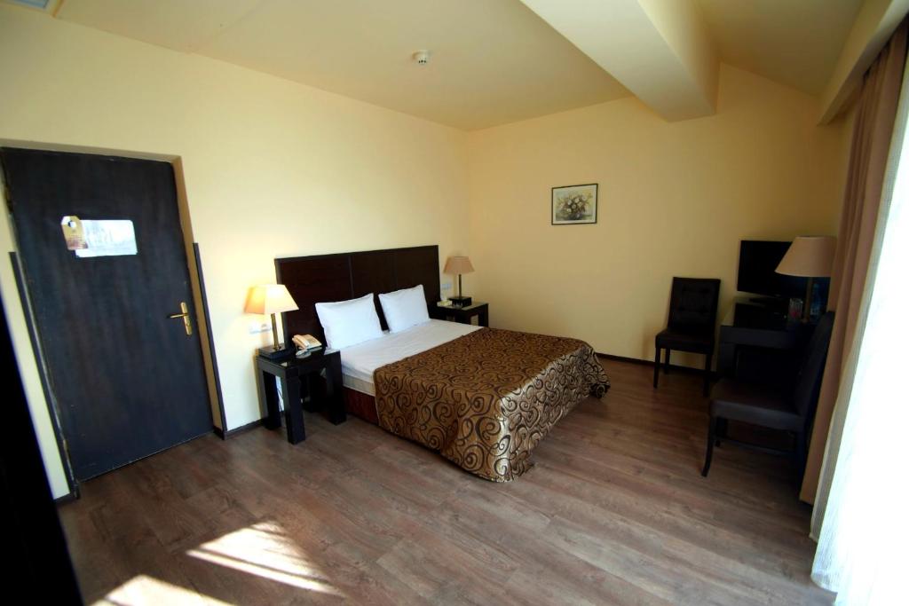 عکس هتل رجینه (Regineh)