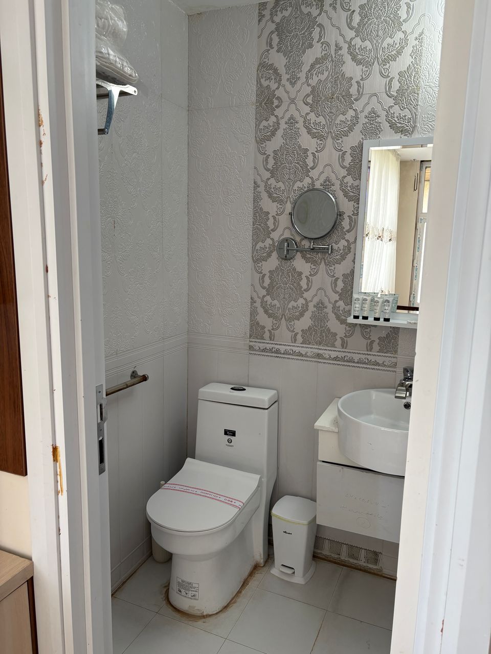 عکس هتل باغ چهار فصل