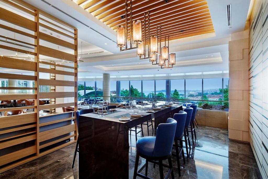 عکس هتل کنراد (Conrad)