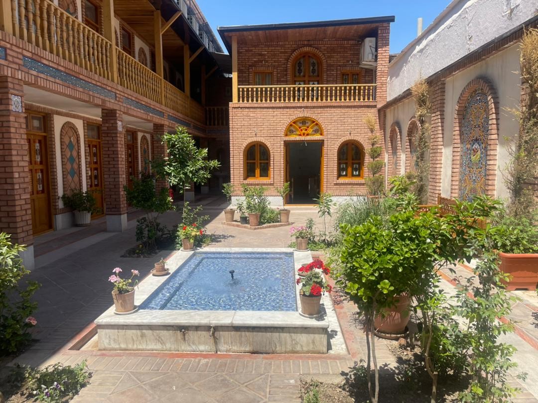 عکس هتل سنتی تخت جمشید