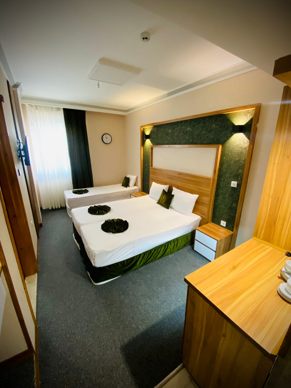 عکس هتل ضیافت نور