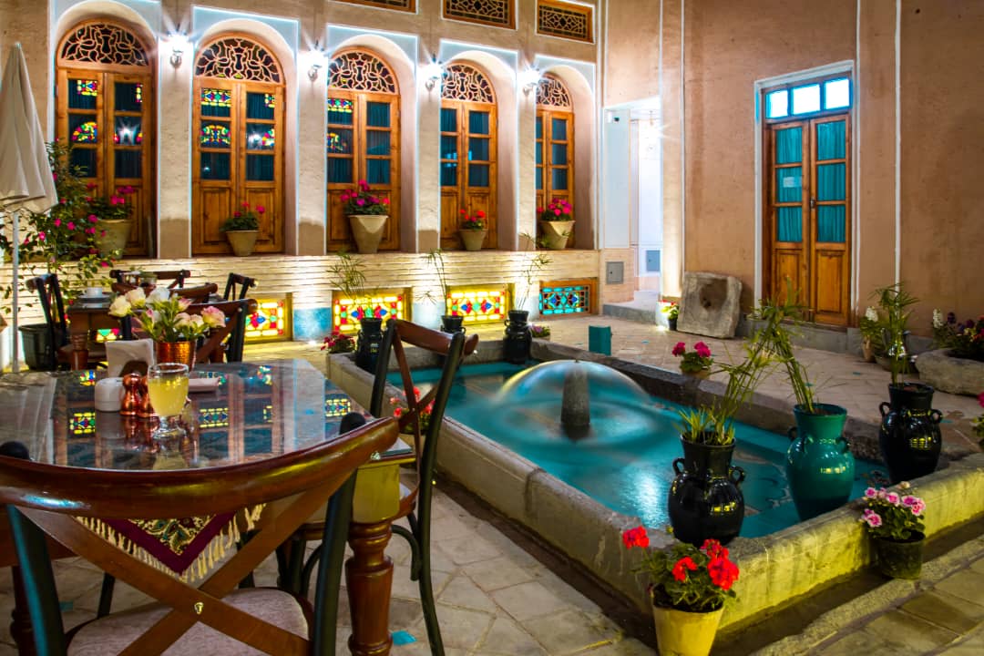 عکس هتل عمارت طاووسیه