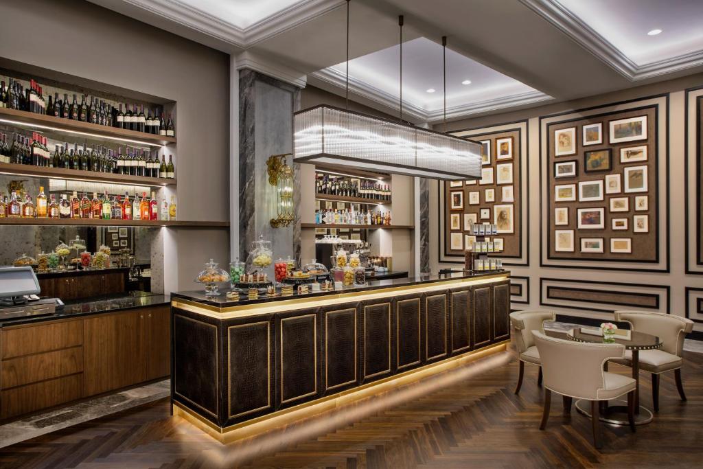 عکس هتل کنراد (Conrad)