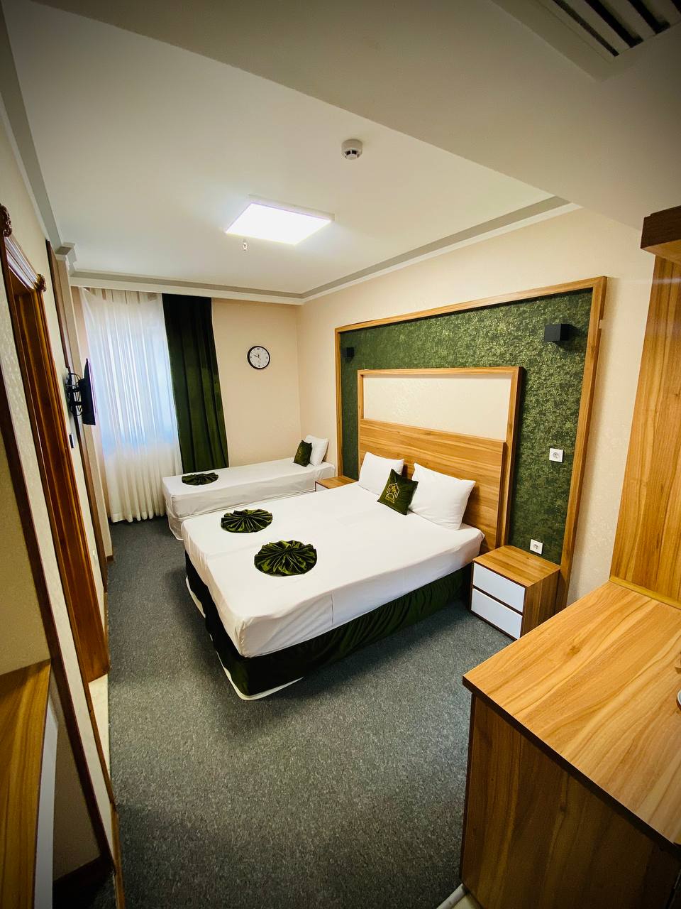 عکس هتل ضیافت نور