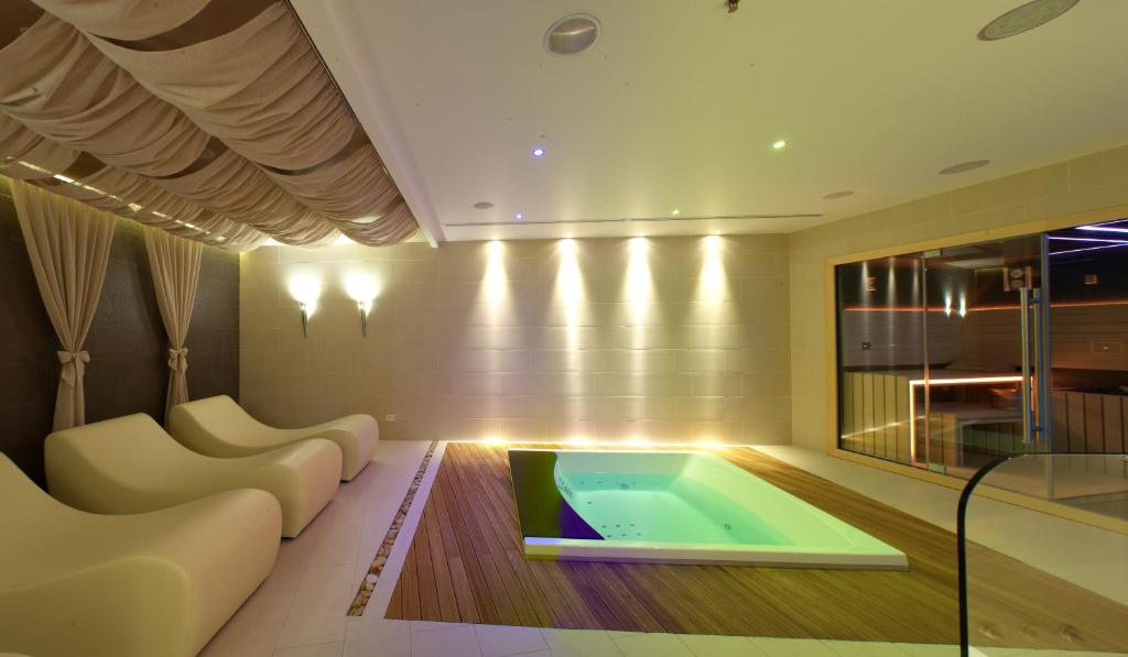 عکس هتل گرند (Grand)