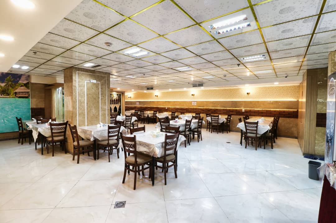 عکس هتل سی و سه پل