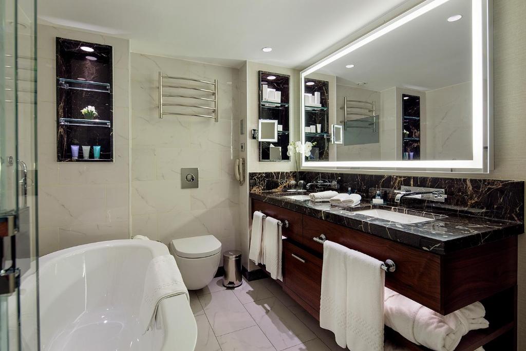 عکس هتل کنراد (Conrad)