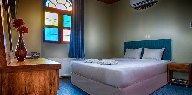 عکس هتل سنتی درباری