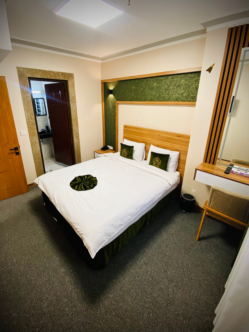 عکس هتل ضیافت نور