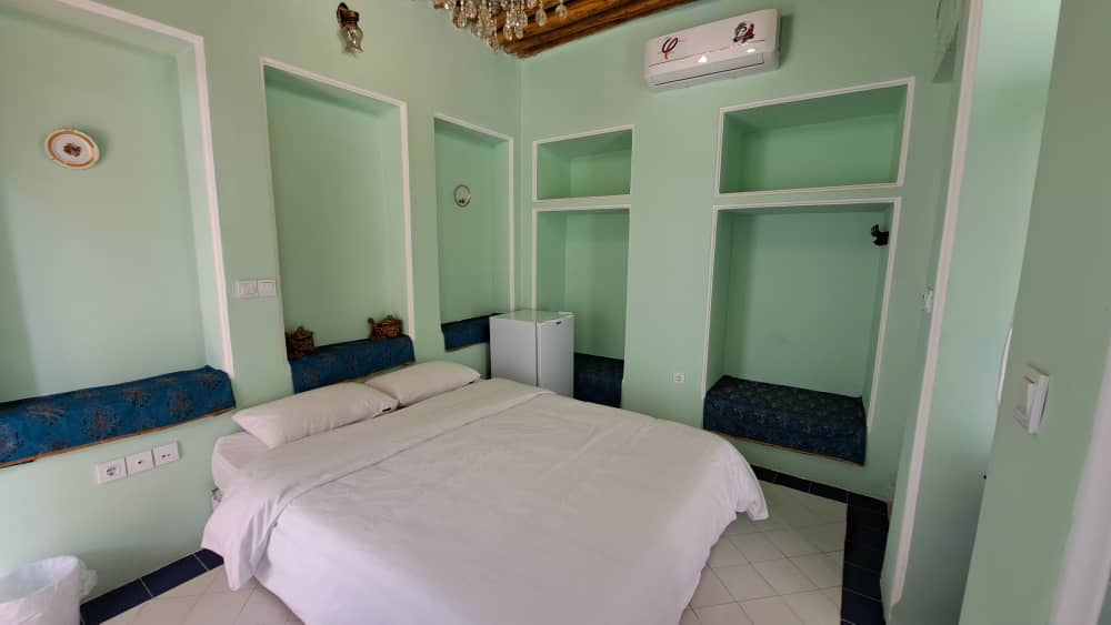 عکس هتل طاوسی