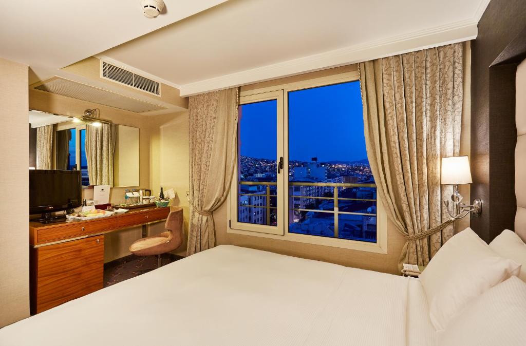 عکس هتل دابل تری بای هیلتون آلسانجاک (Doubletree by Hilton Alsancak)