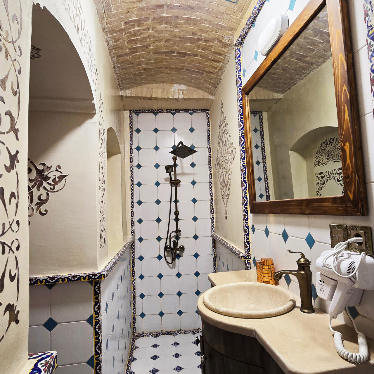 تصویر هتل عمارت محلاتی