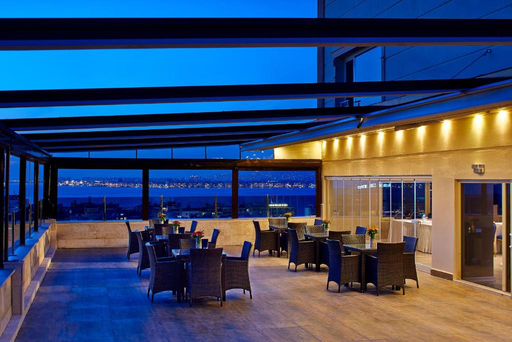 عکس هتل دابل تری بای هیلتون آلسانجاک (Doubletree by Hilton Alsancak)