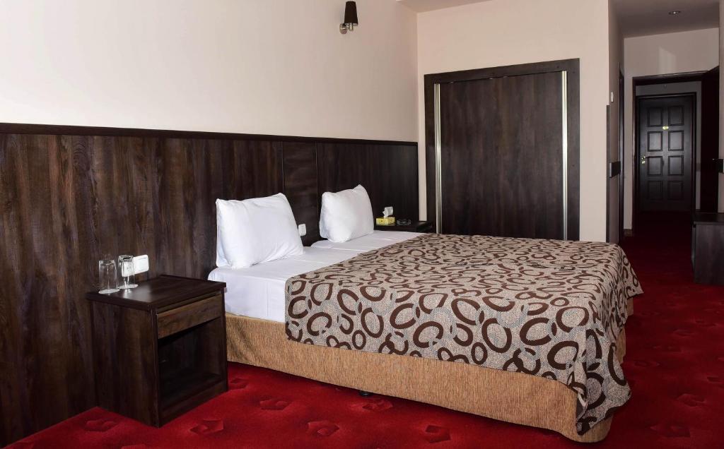 عکس هتل رجینه (Regineh)