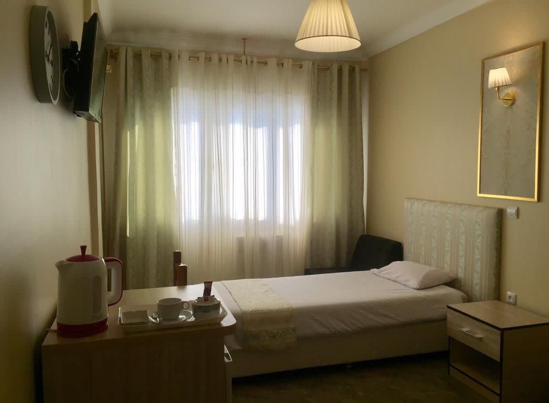 عکس هتل سپید