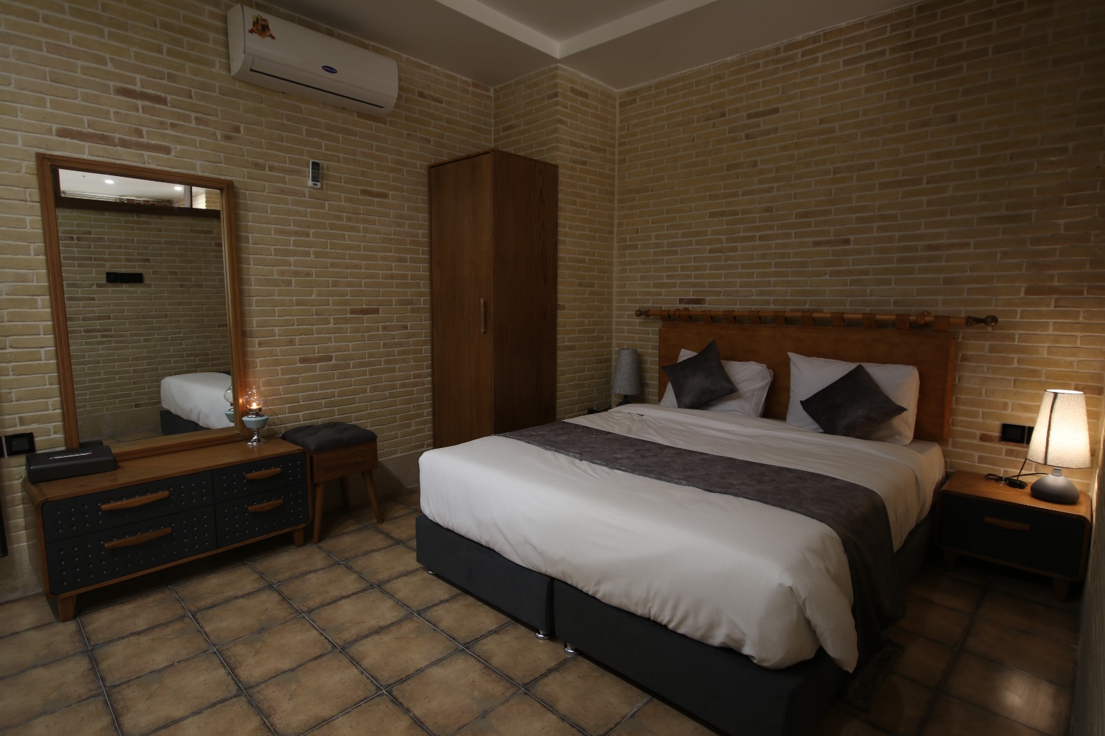 عکس هتل هفت دری