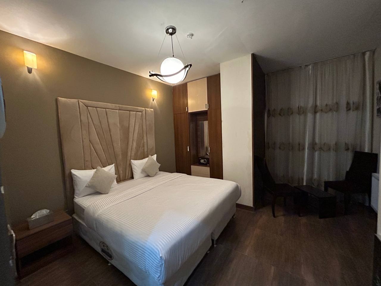 عکس هتل باغ چهار فصل