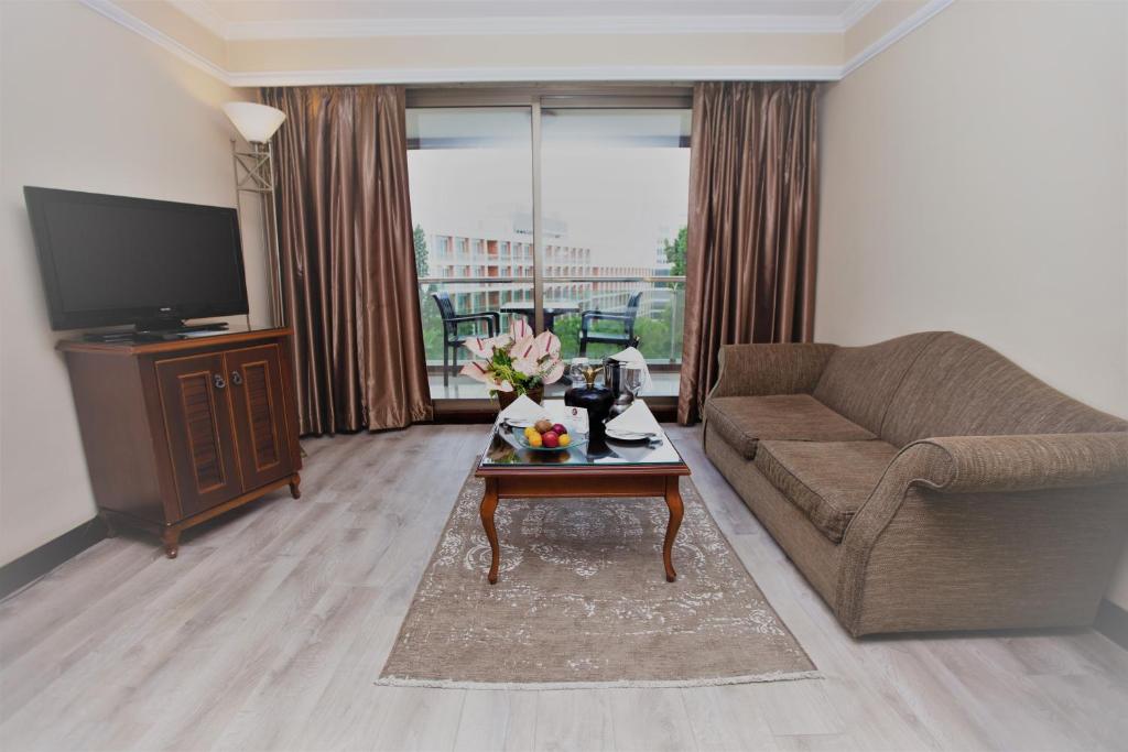 عکس هتل کاراجا (Karaca)