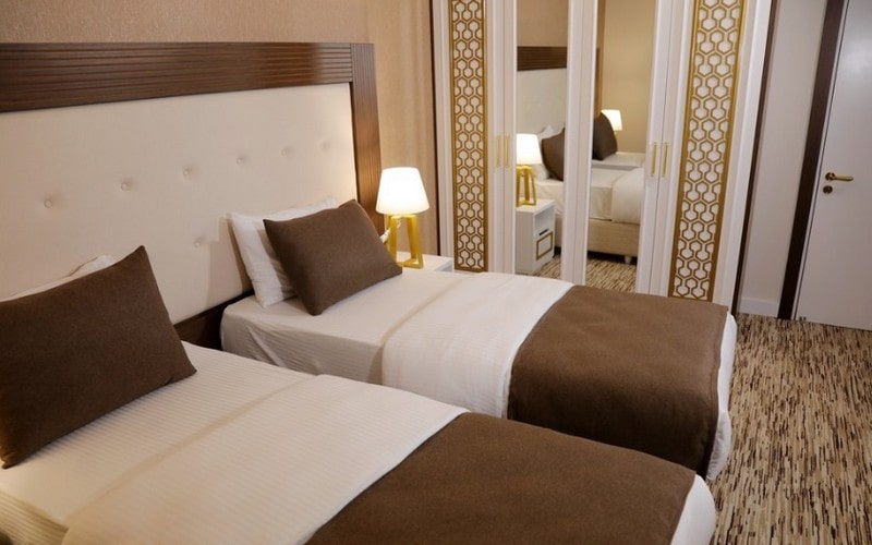 عکس هتل وان لایف (Van Life)