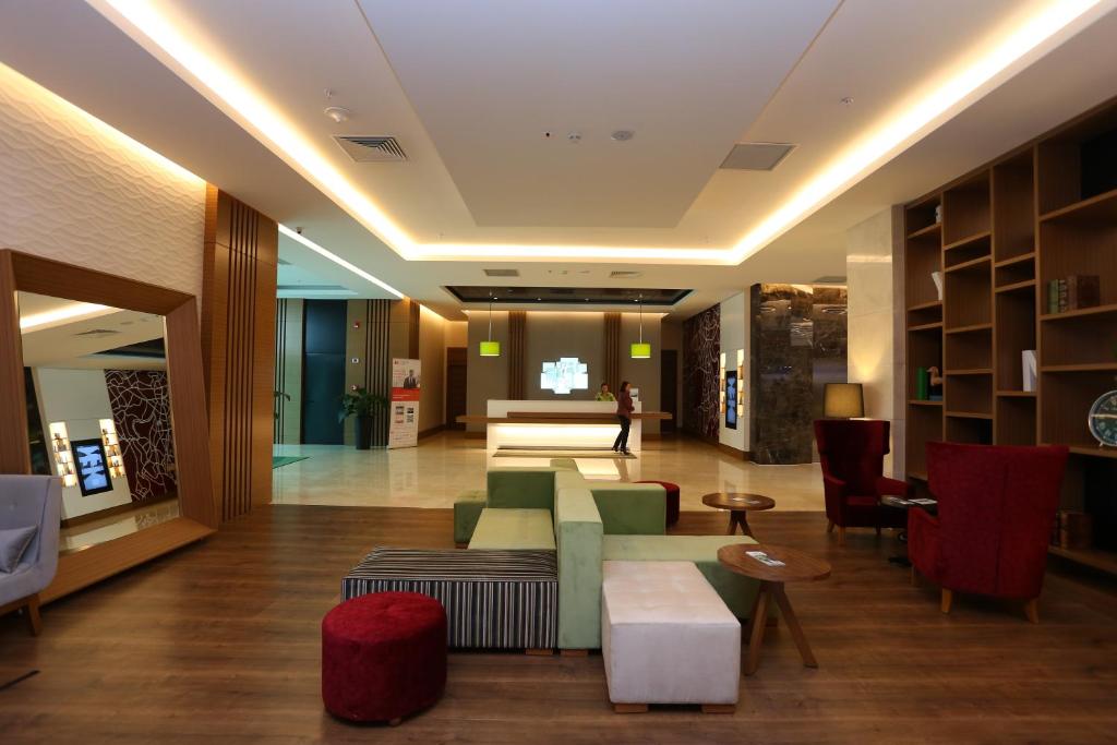 عکس هتل هالیدی این کوکورامبار (Holiday Inn Cukurambar)