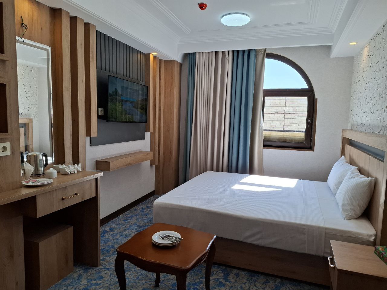 عکس هتل مهر آلاء