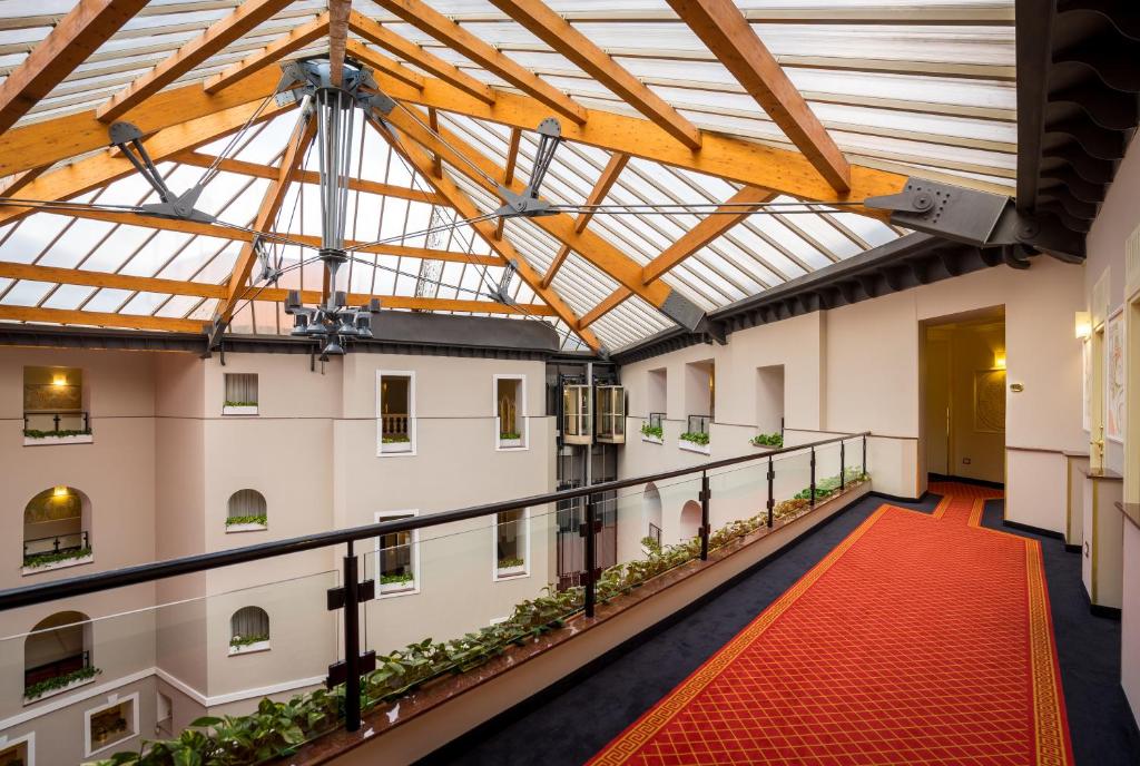 عکس هتل گرند (Grand)