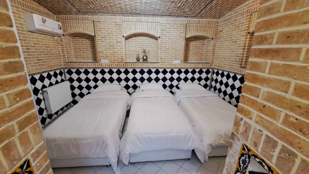 عکس هتل طاوسی