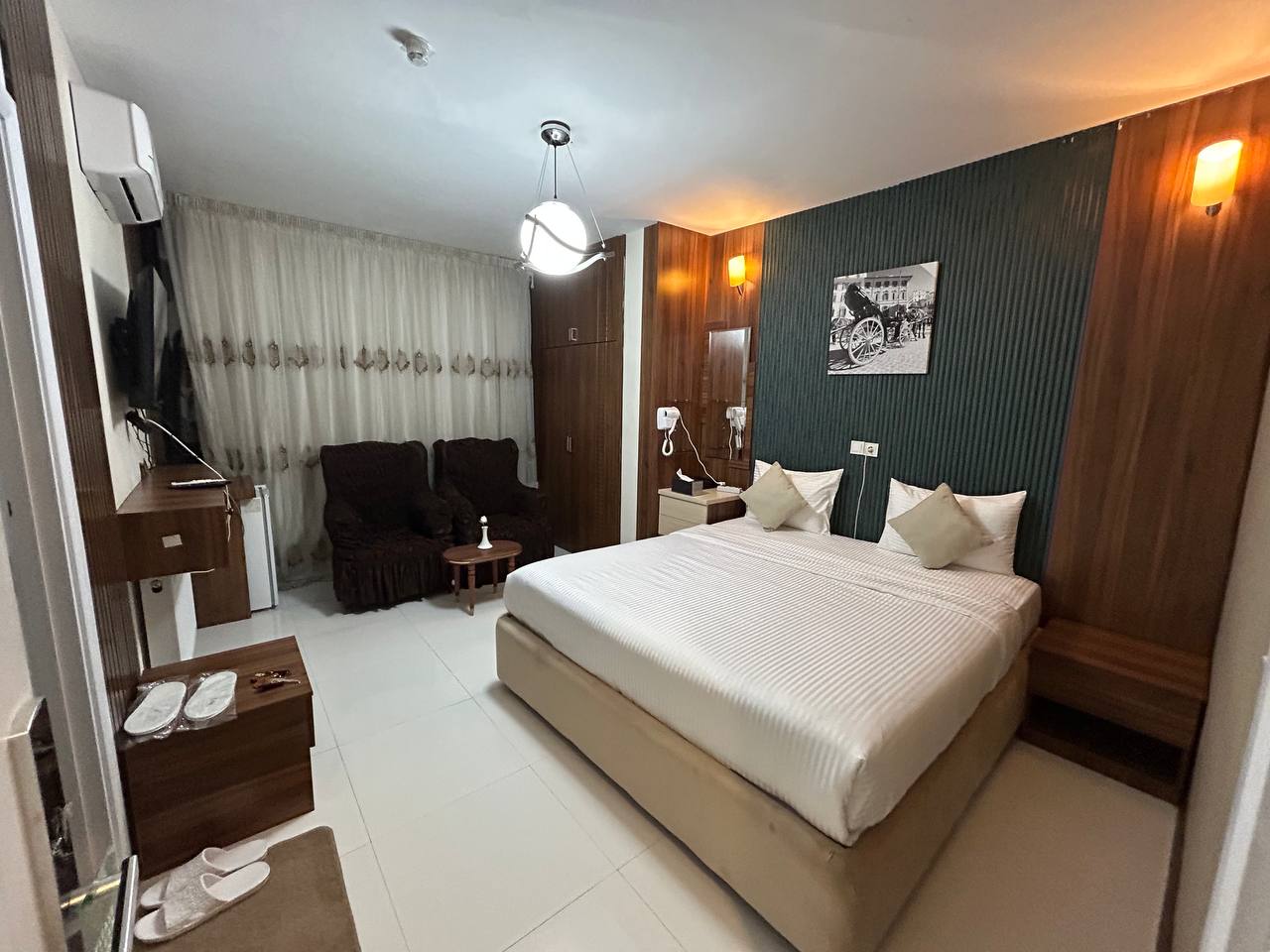 عکس هتل باغ چهار فصل