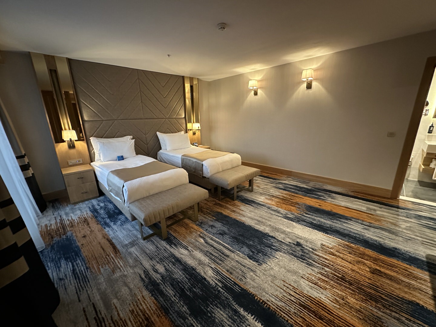 عکس هتل دیز این بای ویندهام بومونتی (Days Inn by Wyndham Bomonti)