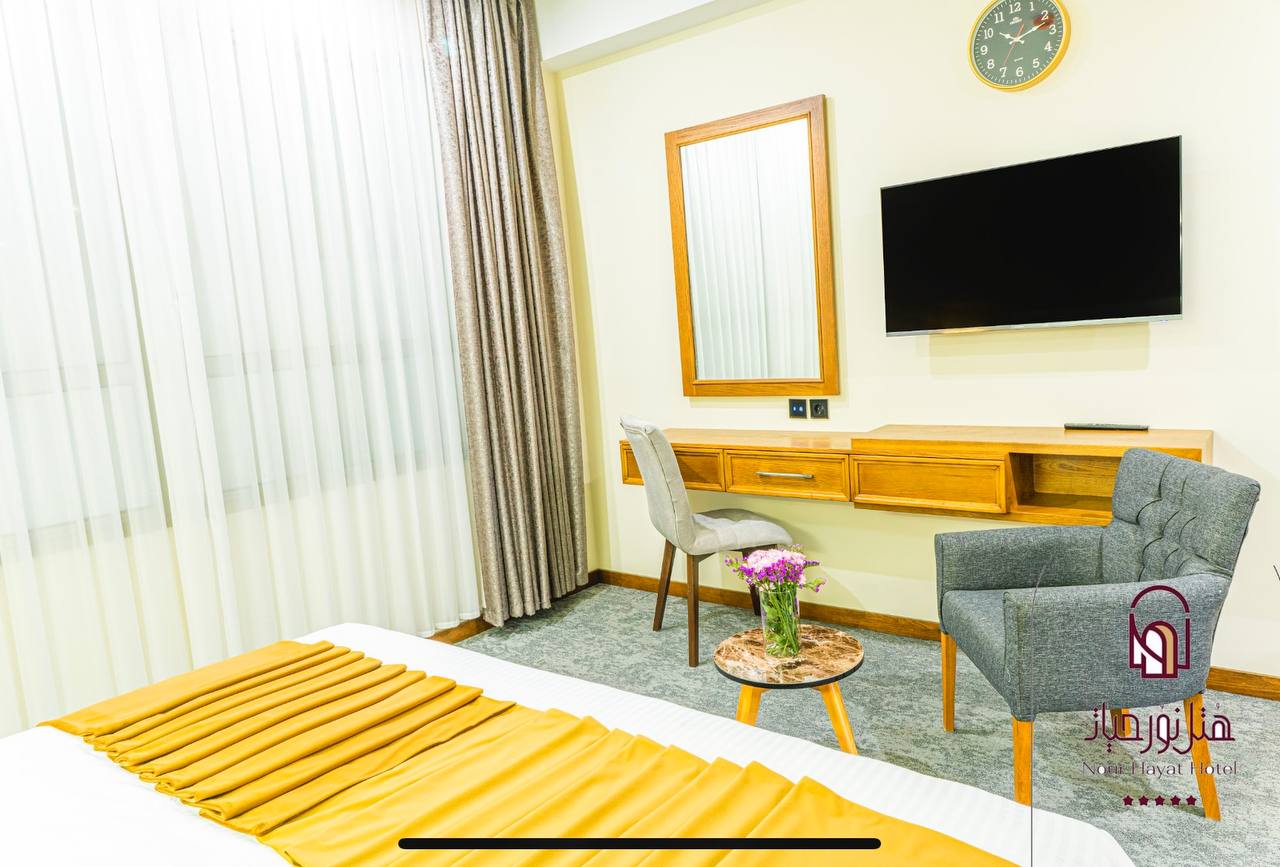 عکس هتل نور حیات