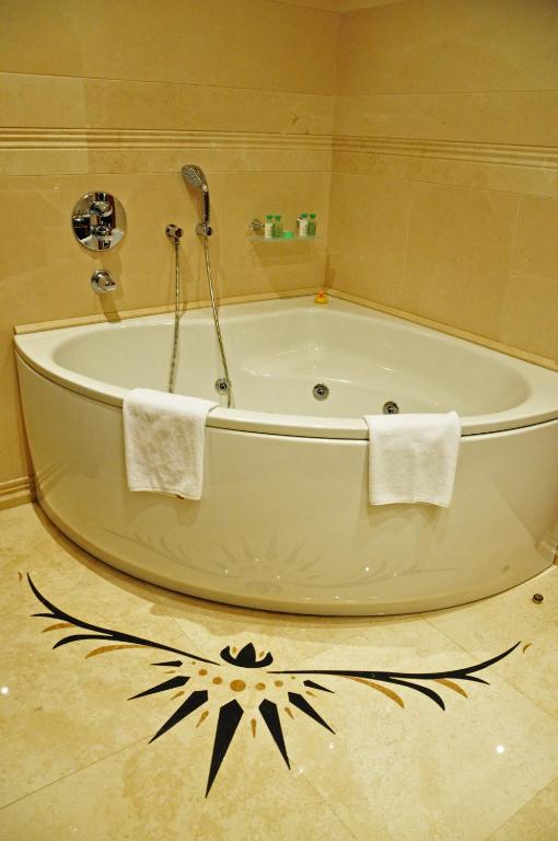 عکس هتل موون پیک (Movenpick)