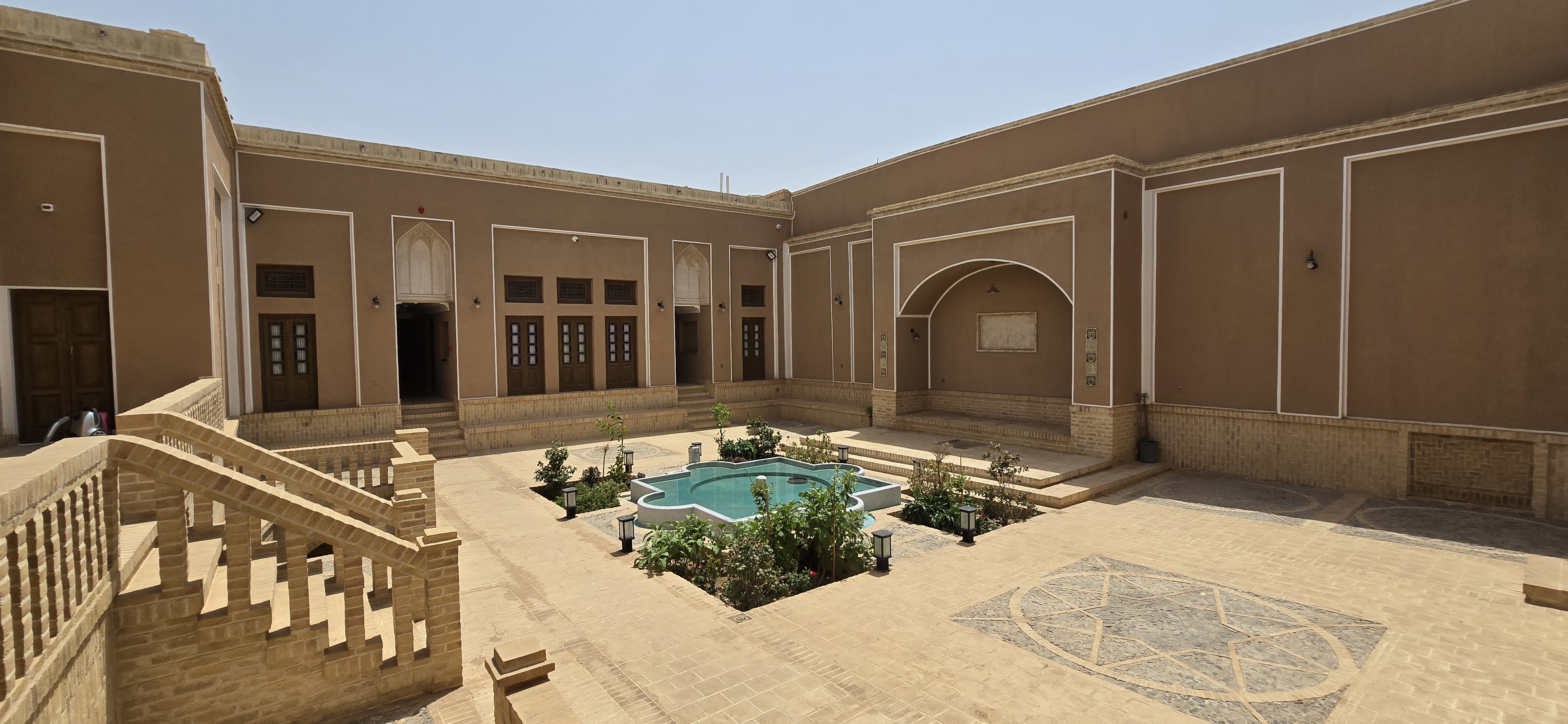 عکس هتل خانه حقیقت