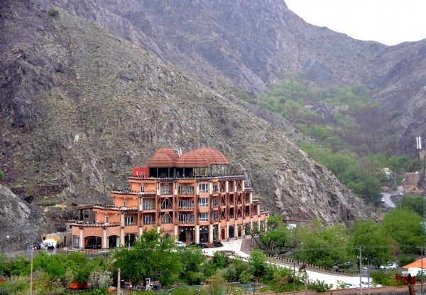 تصویر هتل بزرگ کوهستان