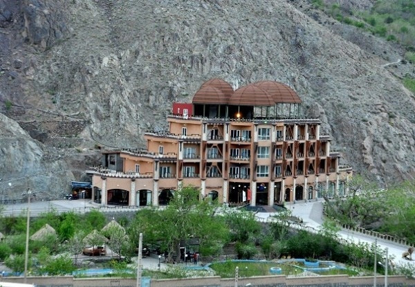 تصویر هتل بزرگ کوهستان