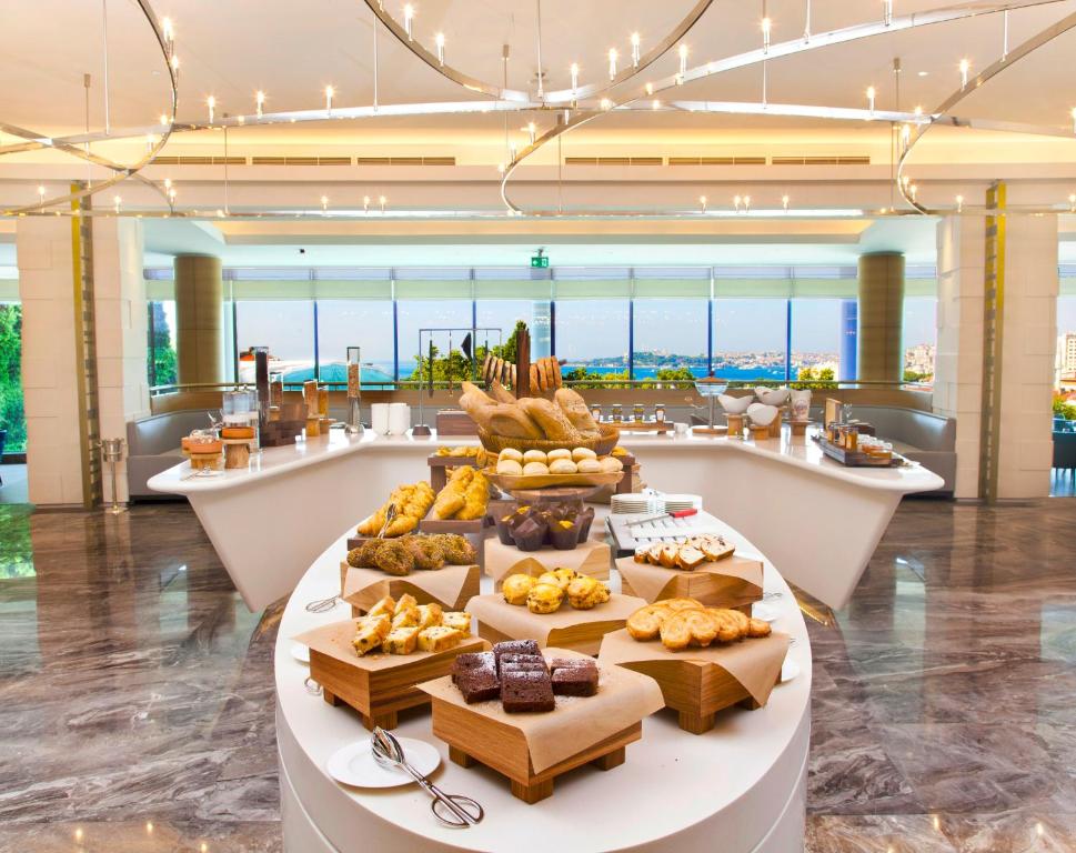 عکس هتل کنراد (Conrad)