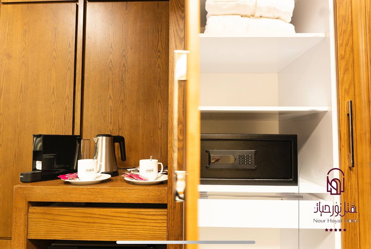 عکس هتل نور حیات