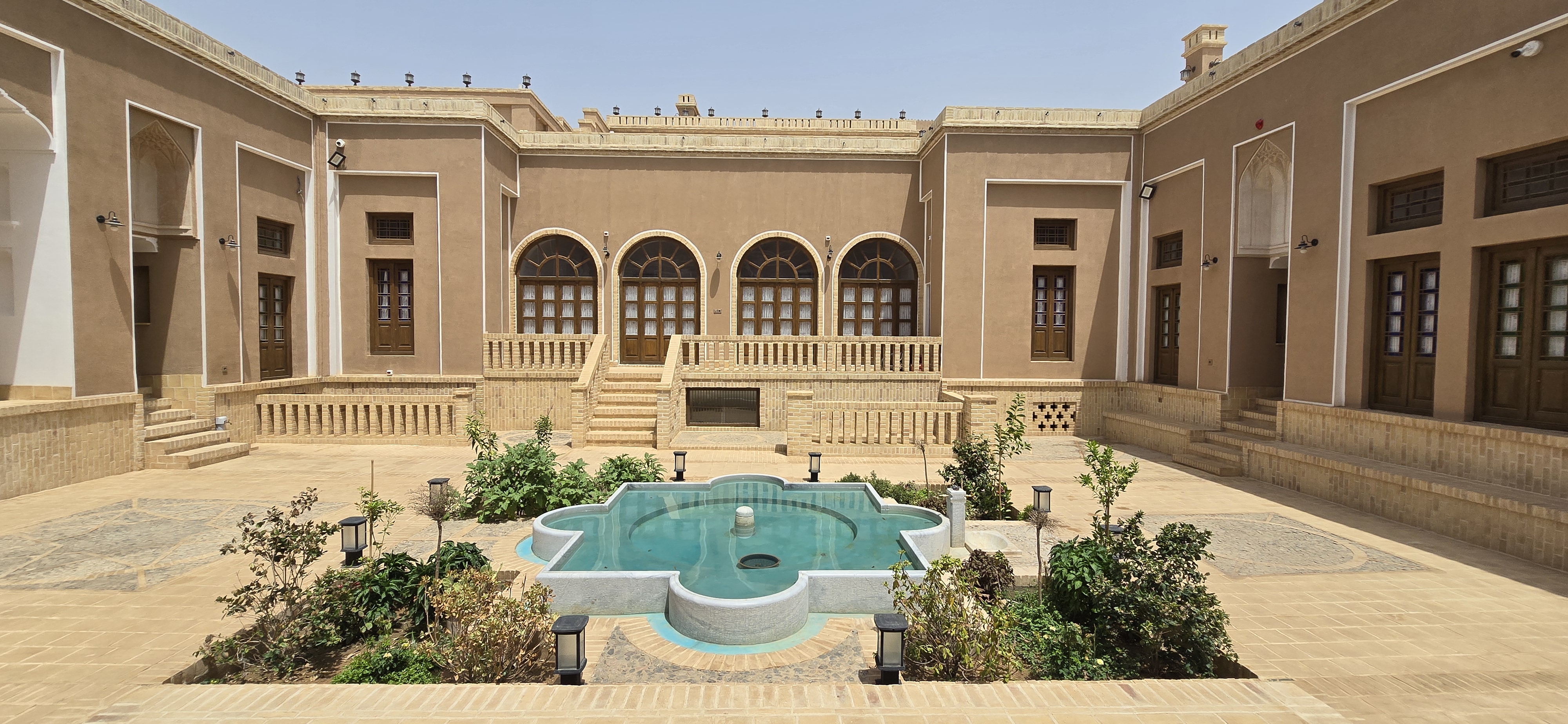 عکس هتل خانه حقیقت