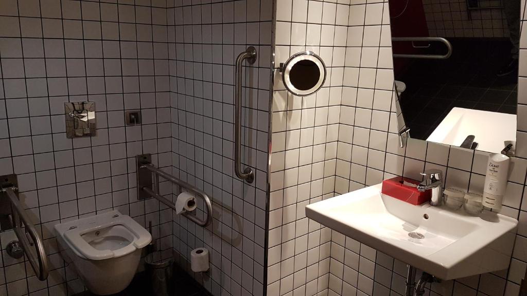 عکس هتل رامادا انکور (Ramada Encore)