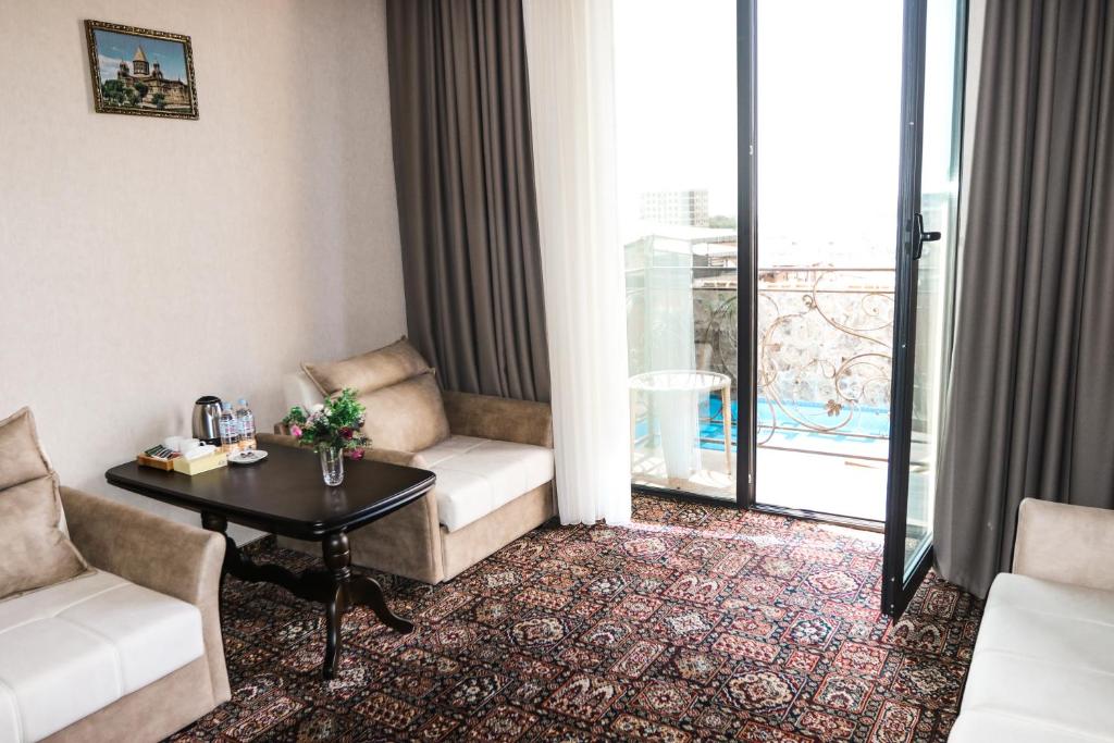 عکس هتل کنیاک (Konyak)