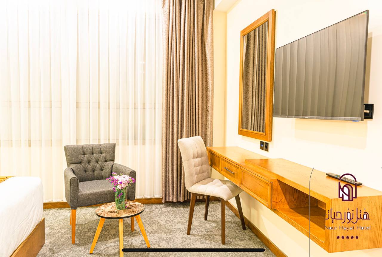 عکس هتل نور حیات