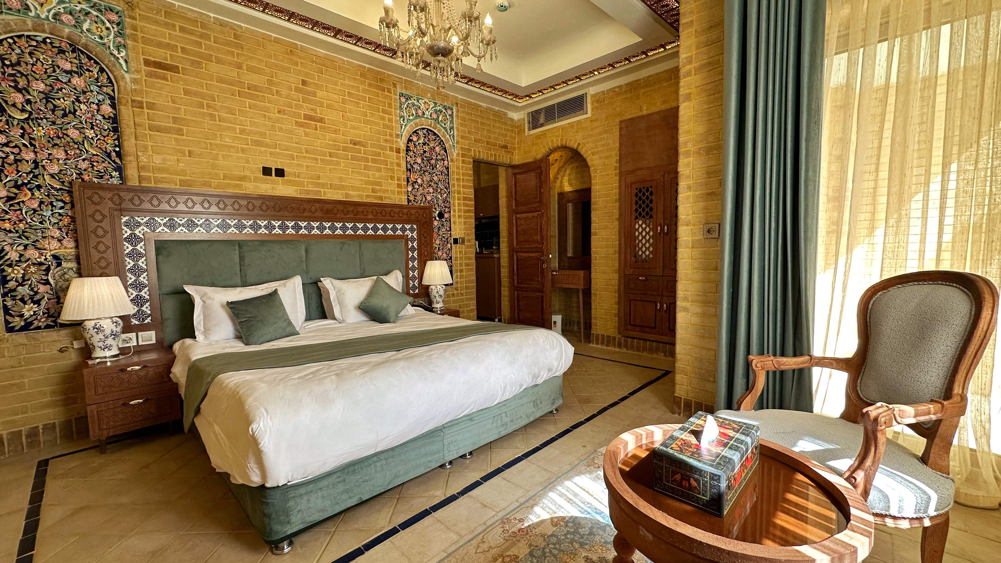 عکس هتل سنتی یوتاب