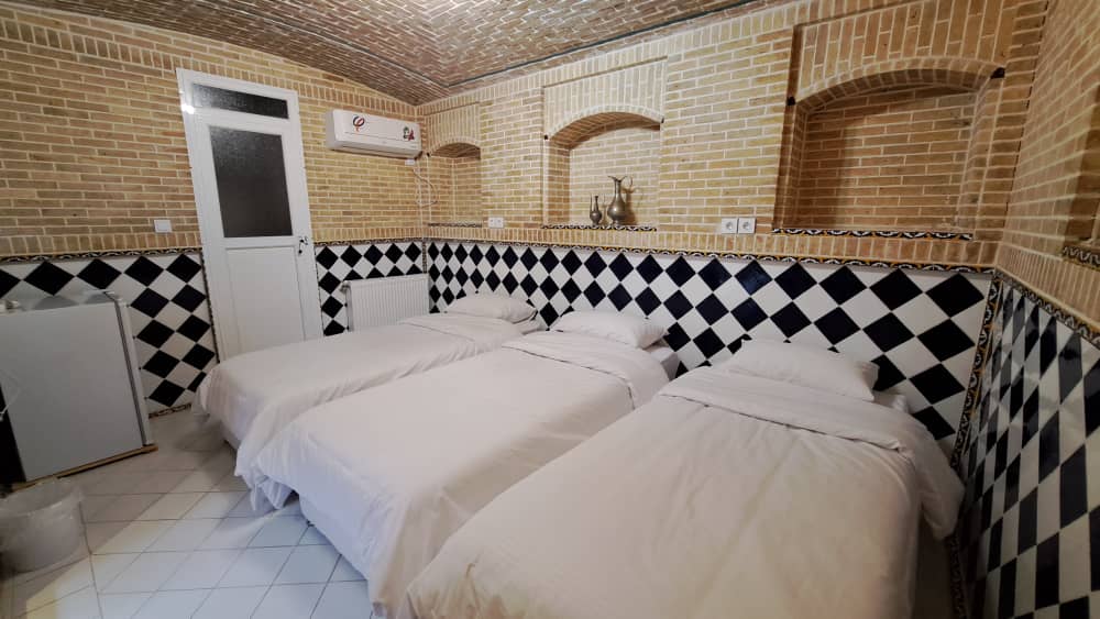 عکس هتل طاوسی